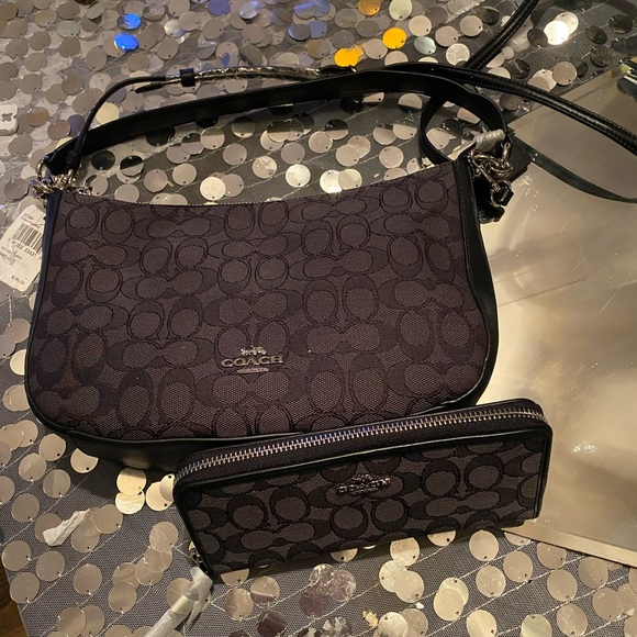 Authentic Coach Chelsea Signature Canvass Crossbody Bag and Coach Slim Wallet. - Picture 3 of 12